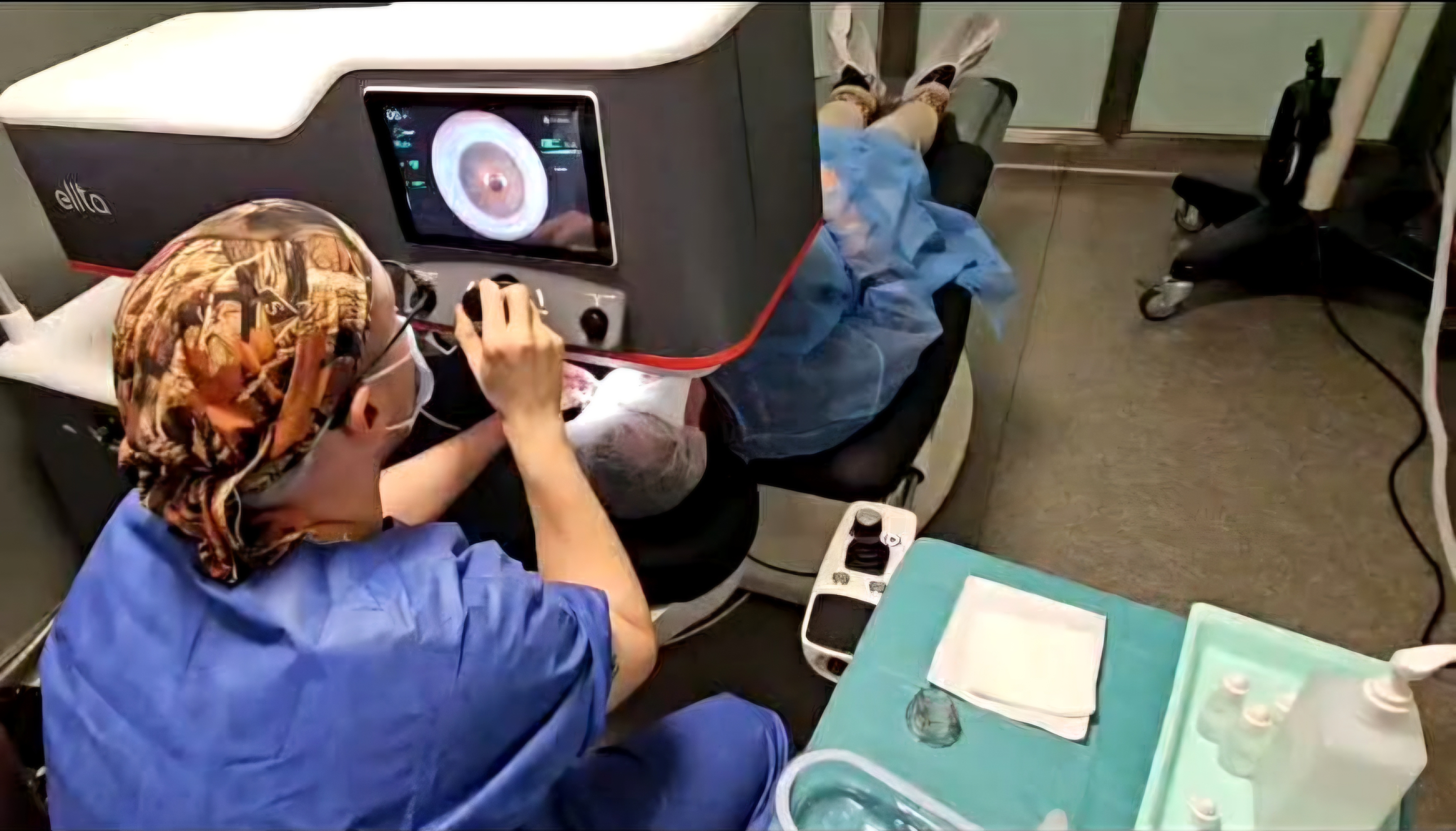 Le Dr Musaab ABU-BAKR en chirurgie Lasik